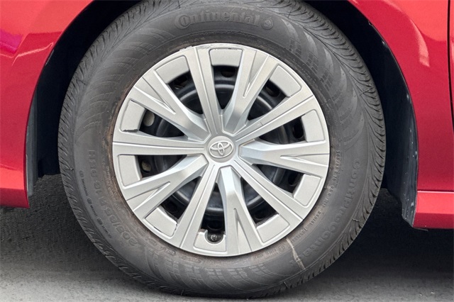 2022 Toyota Camry Hybrid LE photo 30