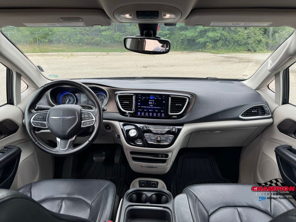 2017 Chrysler Pacifica Touring L photo 23
