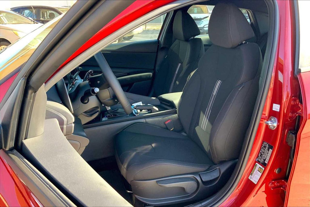 2025 Hyundai Elantra SEL Sport photo 7