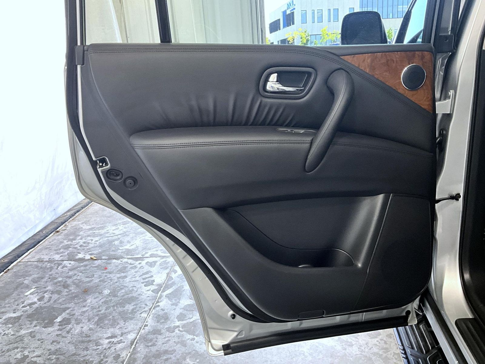 2024 Nissan Armada SL photo 16