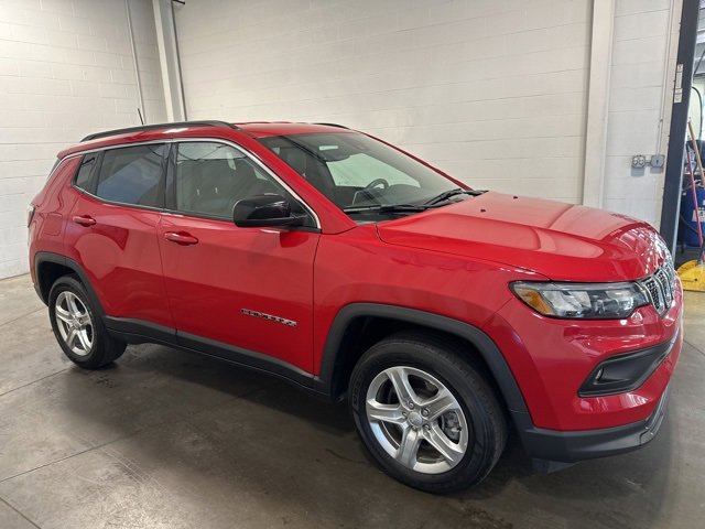 2024 Jeep Compass Latitude photo 3