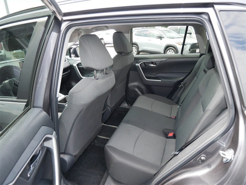 2022 Toyota RAV4 XLE photo 4