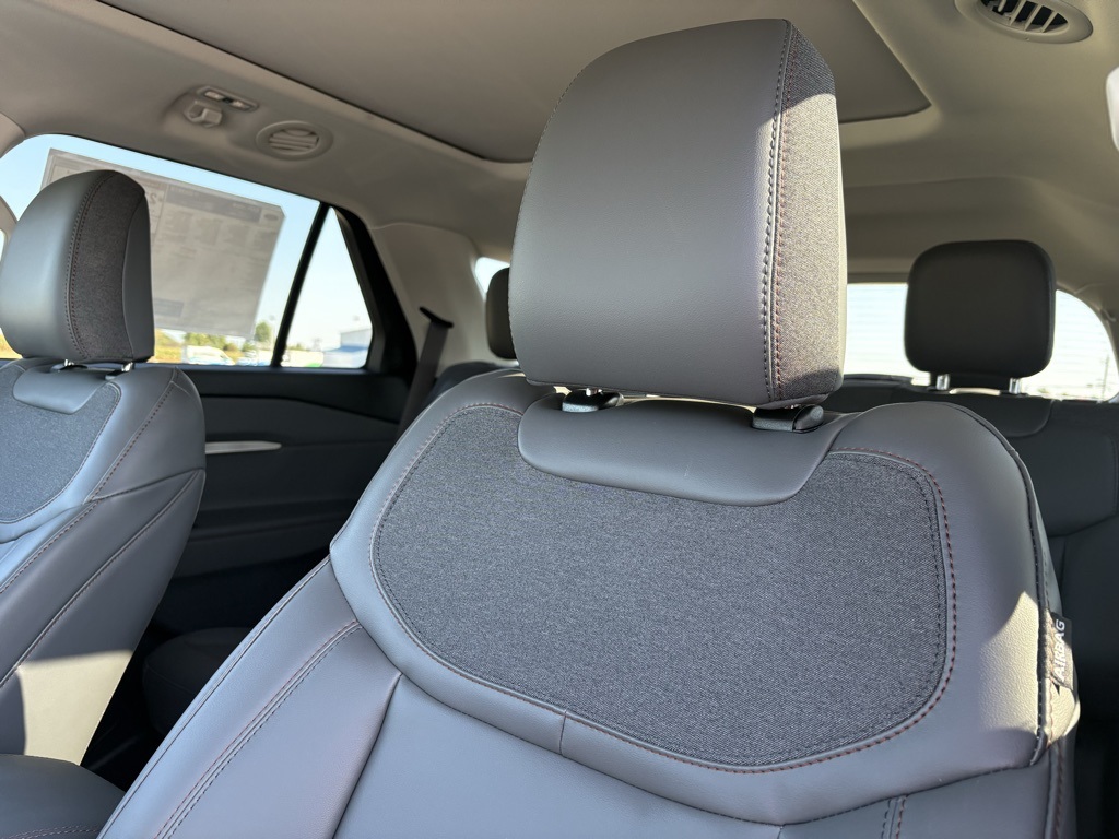 2025 Ford Explorer photo 17
