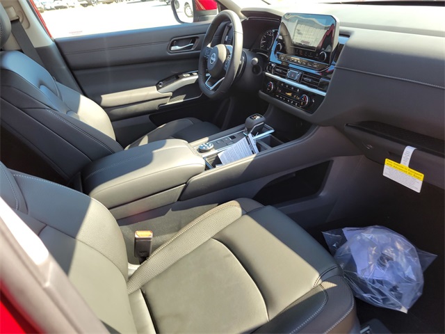 2025 Nissan Pathfinder SL photo 18