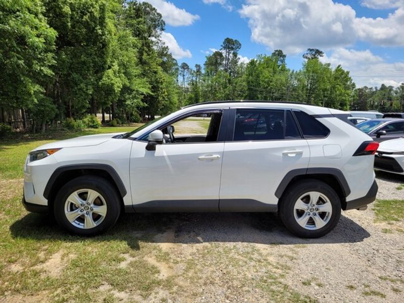 2019 Toyota RAV4 XLE photo 4