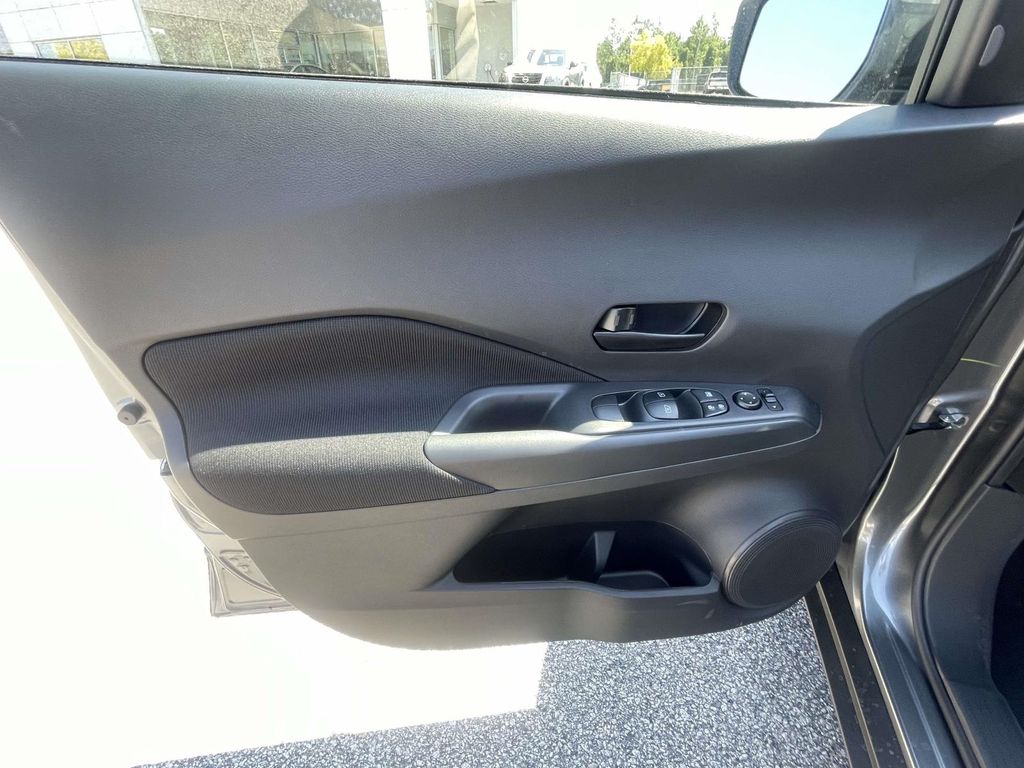 2025 Nissan Kicks Play S photo 16