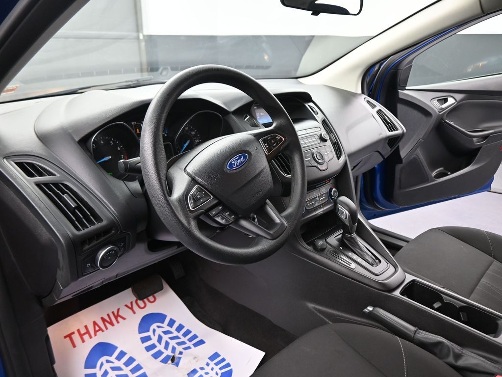 2018 Ford Focus SE photo 34