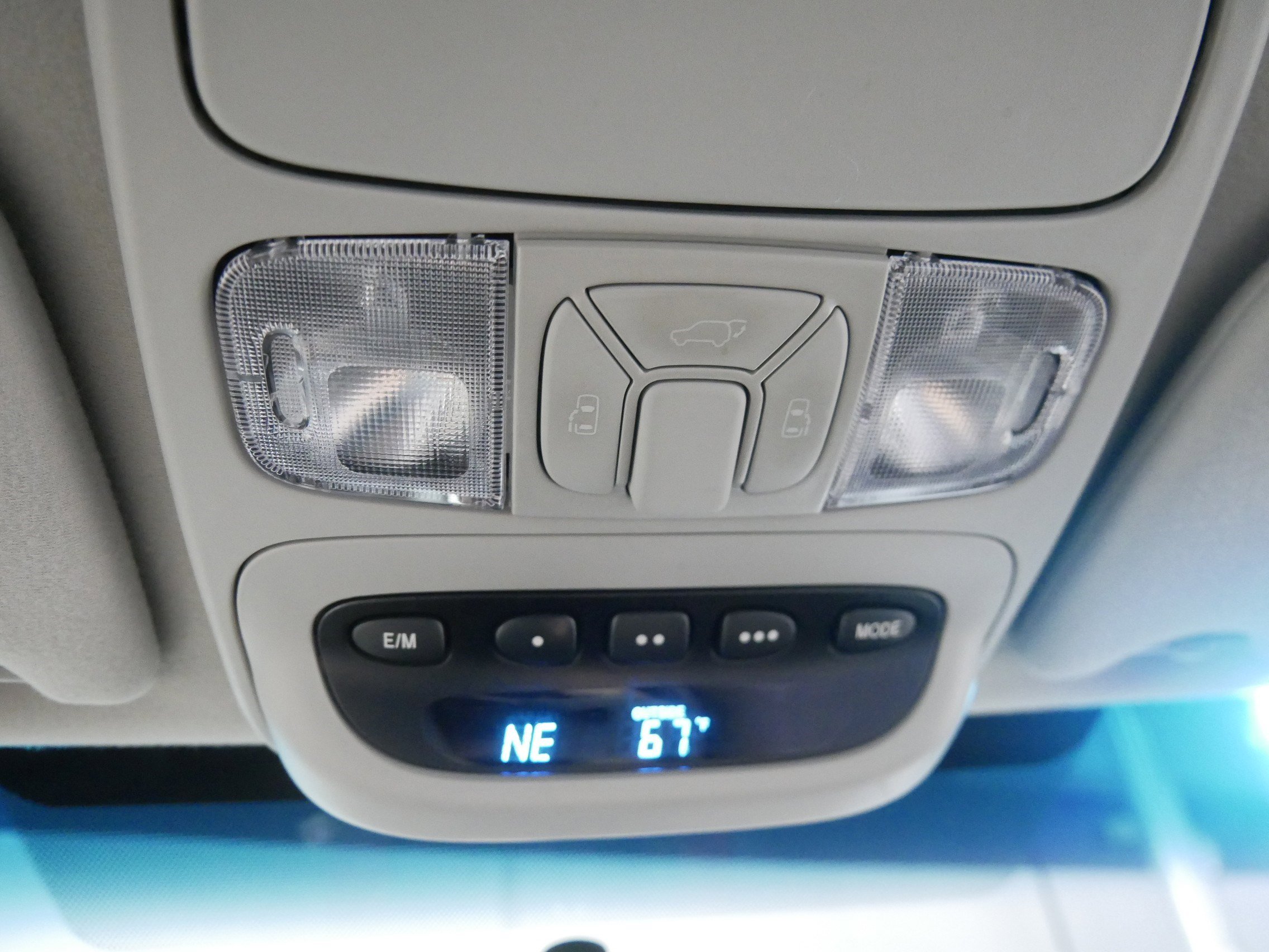 2004 Toyota Sienna XLE photo 20