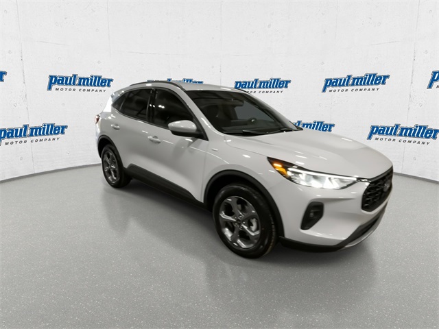 2026 Ford Escape Hybrid ST-Line Select photo 2