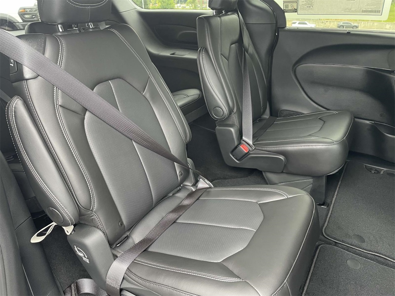 2026 Chrysler Pacifica photo 28