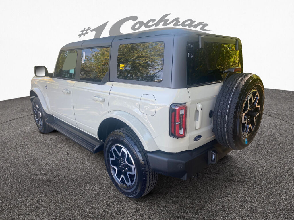 2025 Ford Bronco Outer Banks photo 4