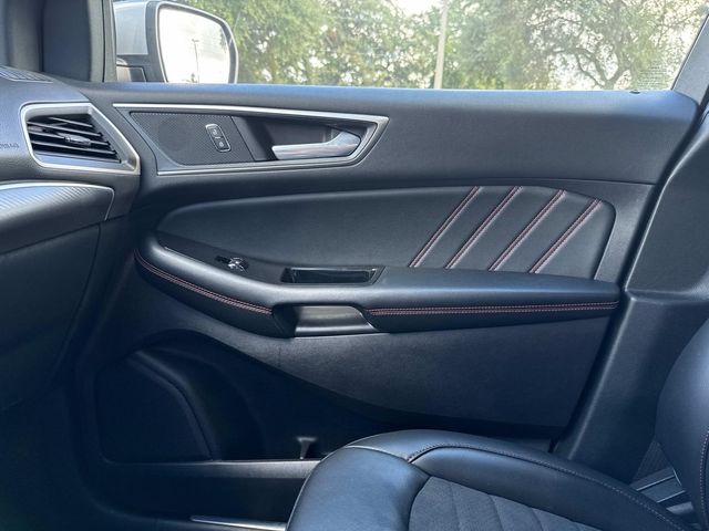 2020 Ford Edge ST photo 24