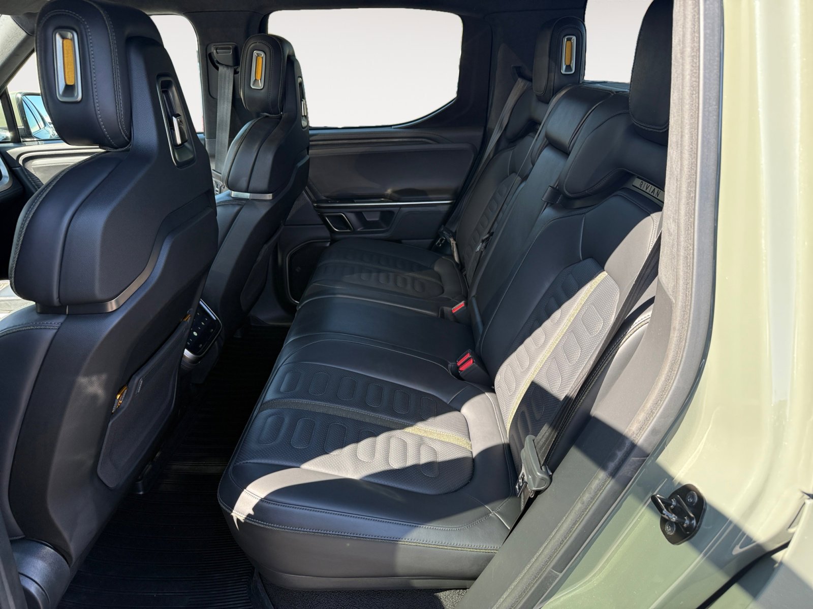 2023 Rivian R1T Launch Edition photo 9