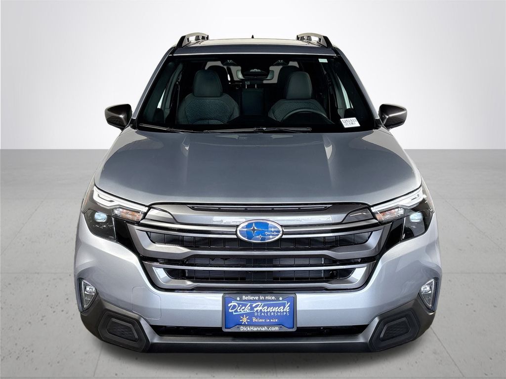 2025 Subaru Forester Premium photo 3