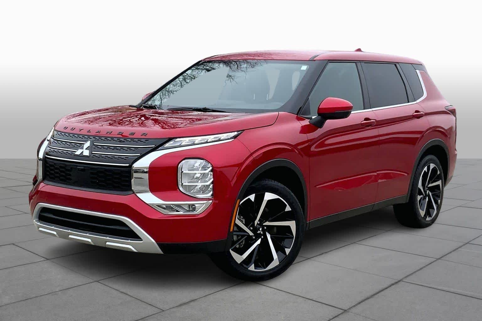 2023 Mitsubishi Outlander SE's photo