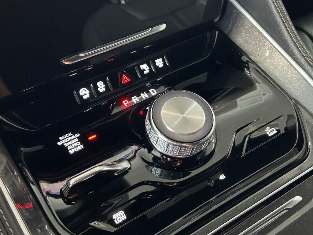 2024 Jeep Wagoneer Base photo 38