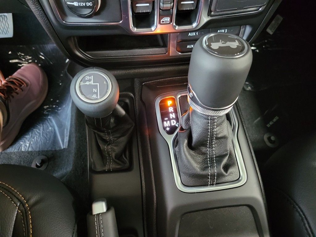 2025 Jeep Wrangler Sahara photo 21