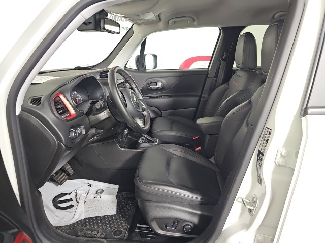 2023 Jeep Renegade Trailhawk photo 9