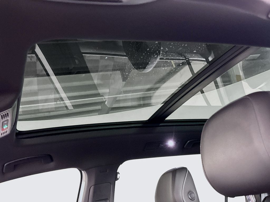 2021 Volkswagen Tiguan SEL Premium R-Line photo 18