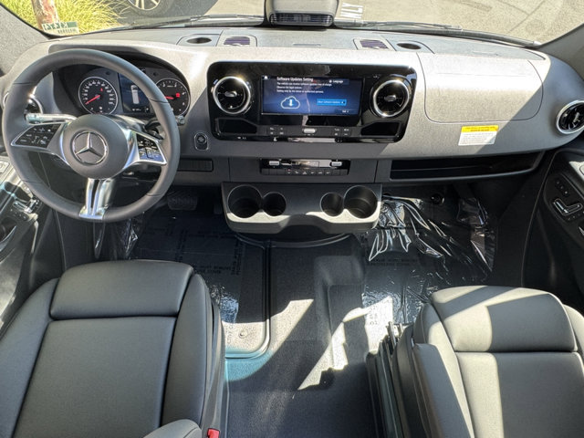 2025 Mercedes Benz Sprinter 2500 photo 4