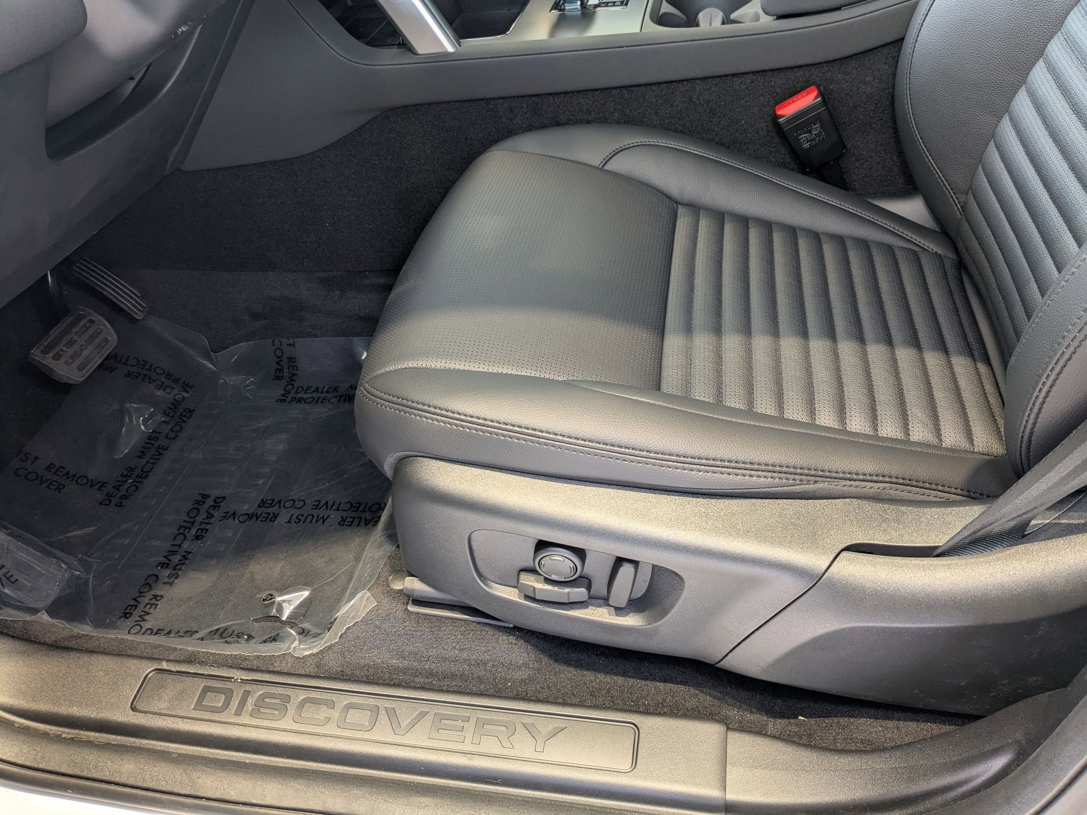 2025 Land Rover Discovery Sport S photo 4