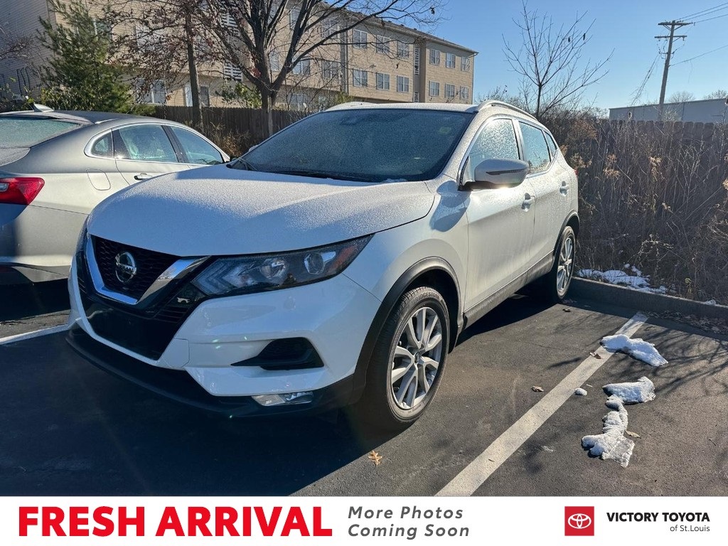 2022 Nissan Rogue Sport SV's photo