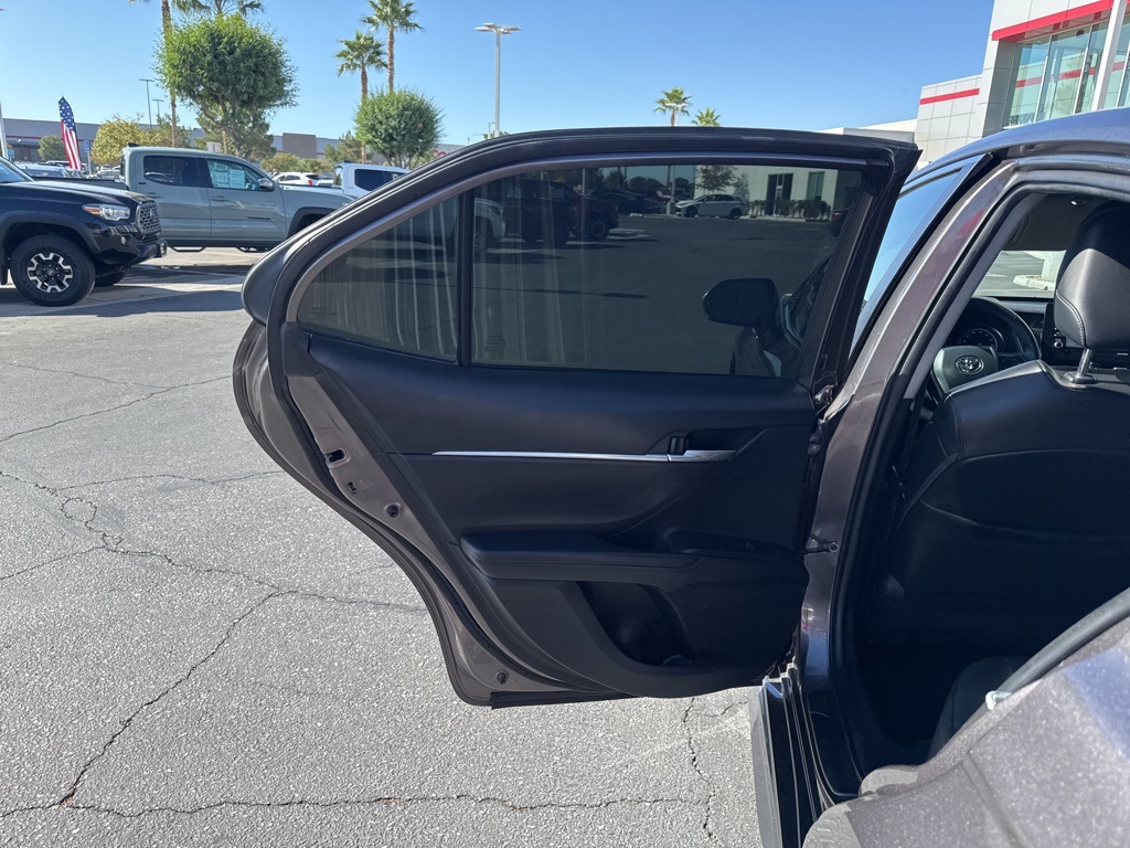 2022 Toyota Camry SE photo 16