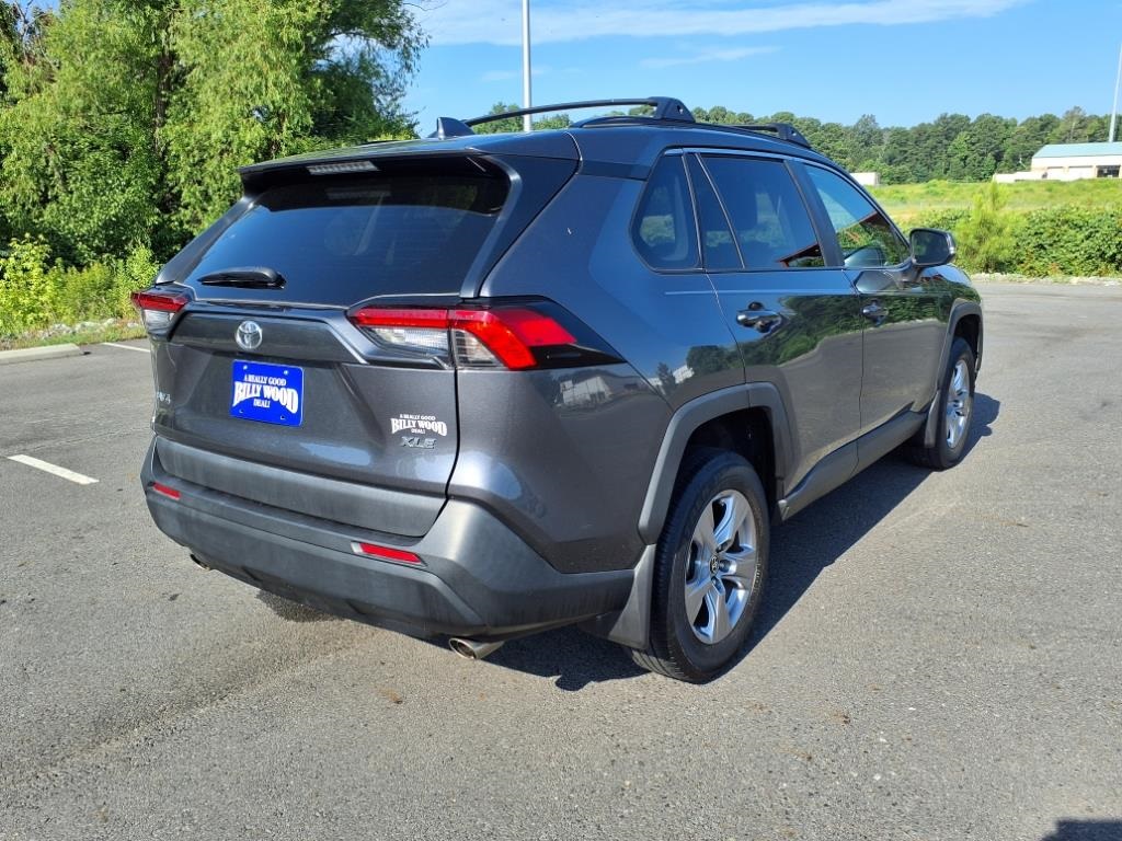 2022 Toyota RAV4 XLE photo 3