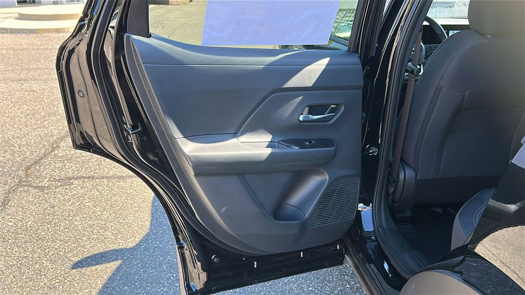 2025 Nissan Kicks SV photo 21