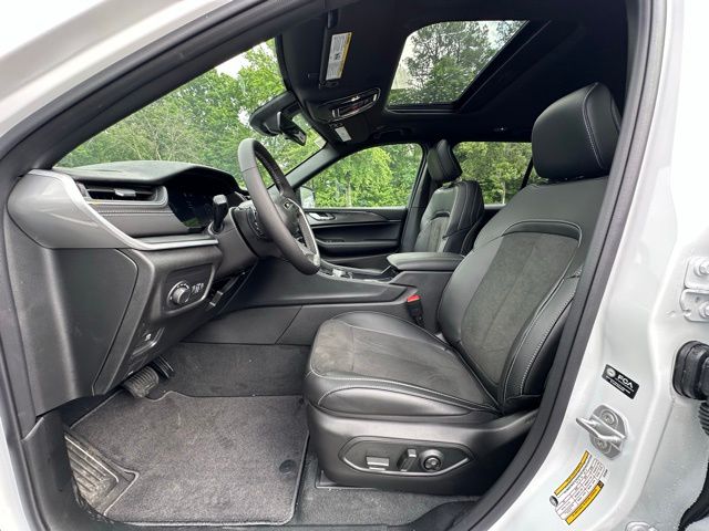 2025 Jeep Grand Cherokee Altitude X photo 23