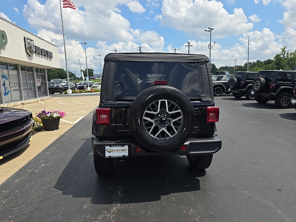 2025 Jeep Wrangler Sahara photo 7