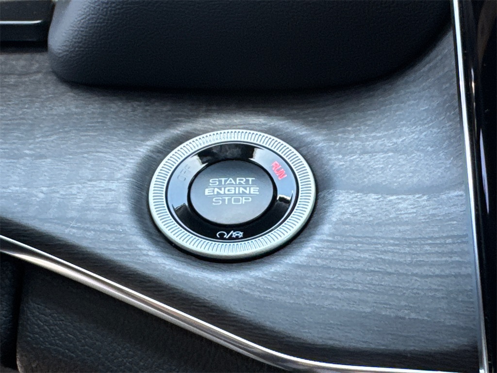 2025 Jeep Grand Cherokee Overland photo 31