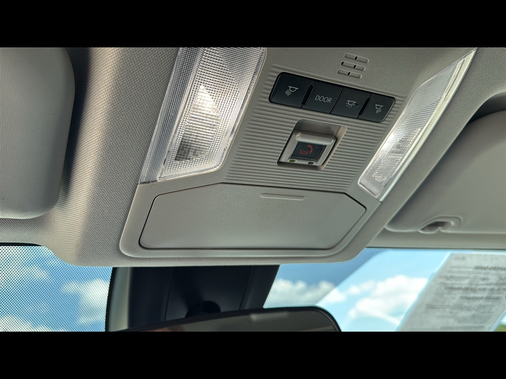 2022 Toyota RAV4 LE photo 7