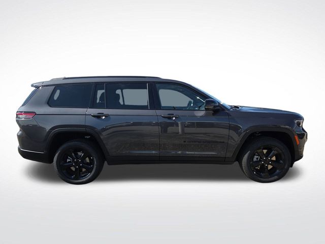 2025 Jeep Grand Cherokee Limited photo 2