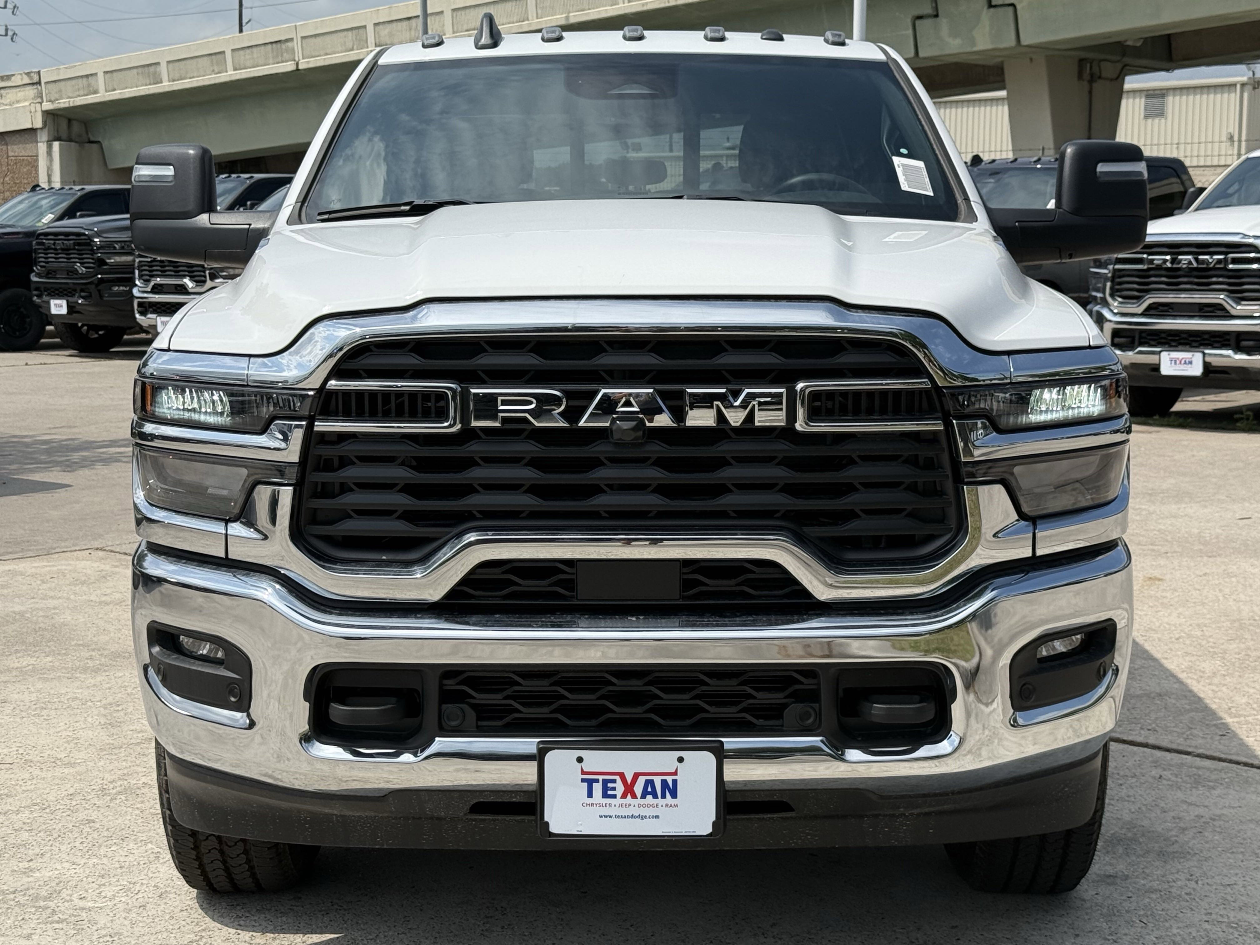 2025 Ram 2500 Tradesman photo 3