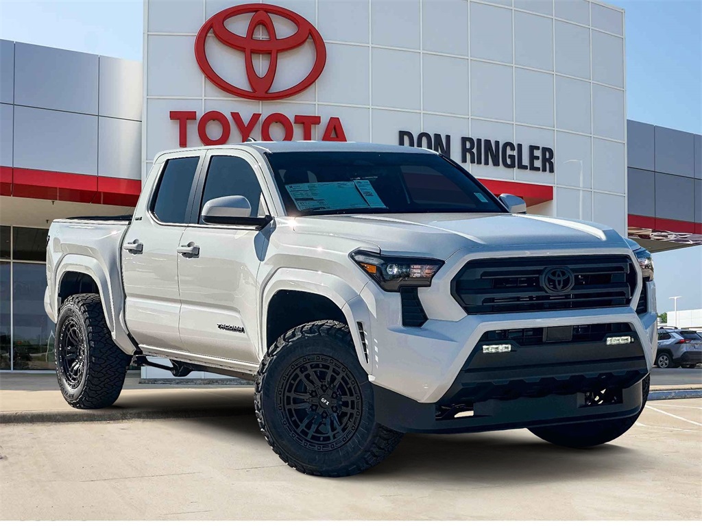 2025 Toyota Tacoma SR5's photo