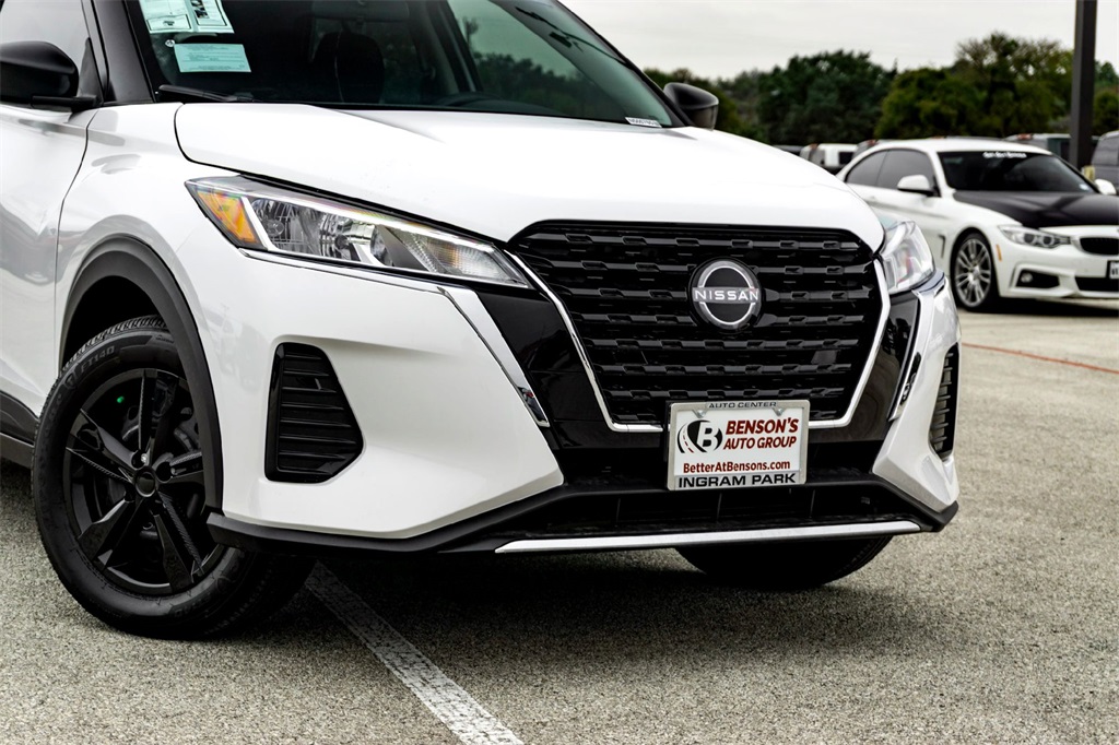 2025 Nissan Kicks Play S photo 2