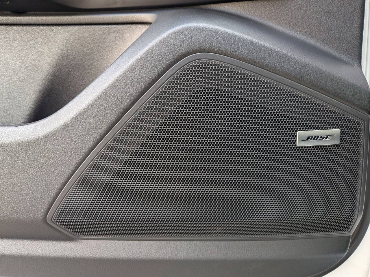 2025 Porsche Cayenne Coupe Base photo 14