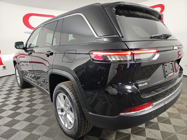 2025 Jeep Grand Cherokee Laredo X photo 5