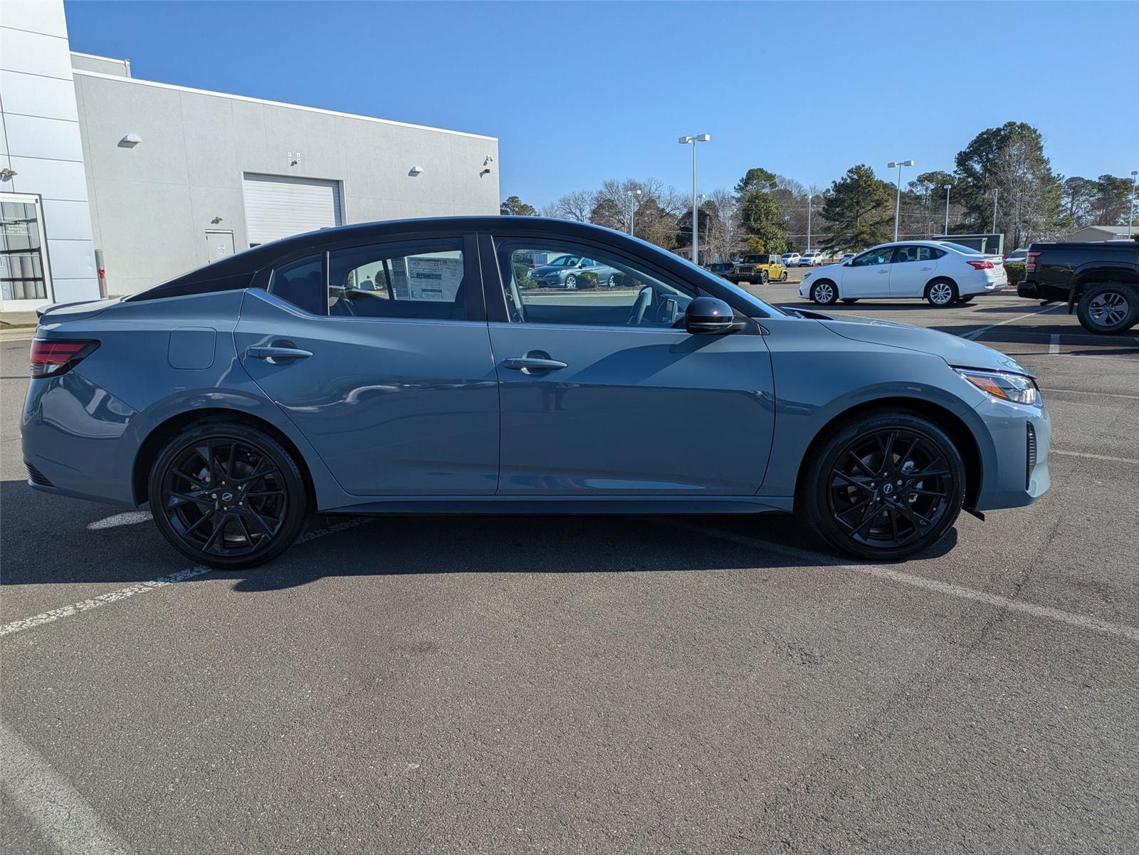 2025 Nissan Sentra SR photo 4