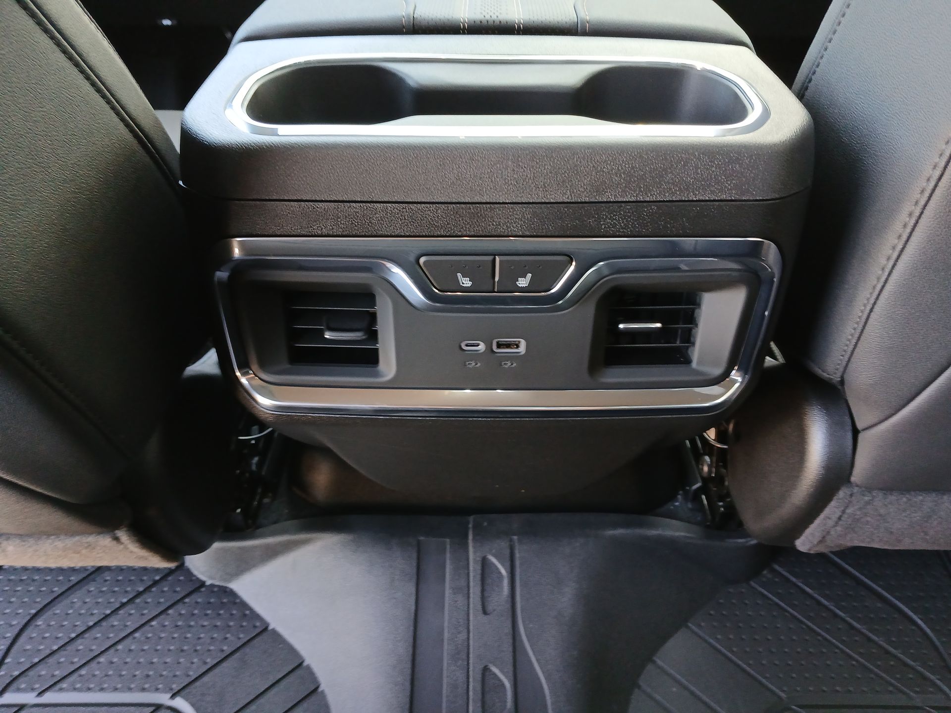 2025 Chevrolet Silverado High Country photo 21