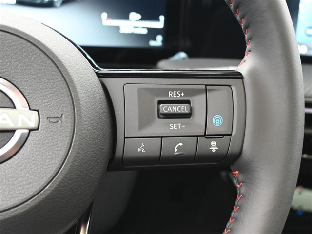 2025 Nissan Kicks SR photo 2