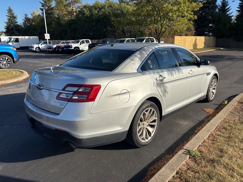 2016 Ford Taurus Limited photo 2