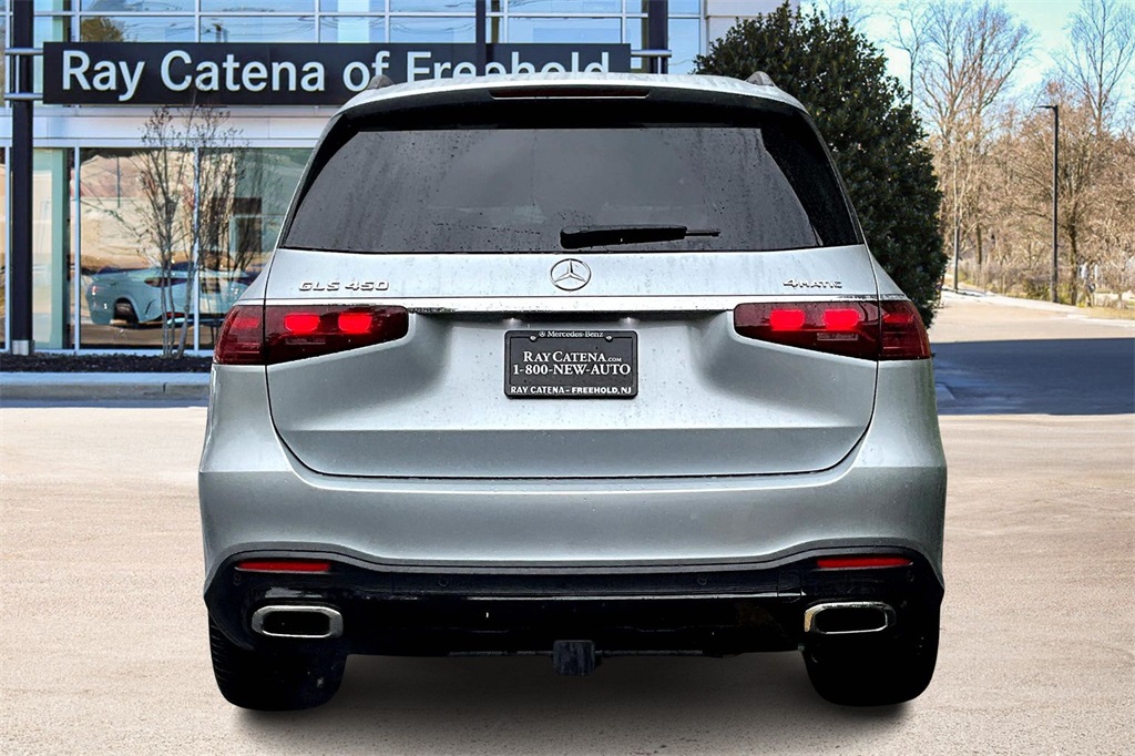 2026 Mercedes Benz GLS 450 4MATIC photo 3