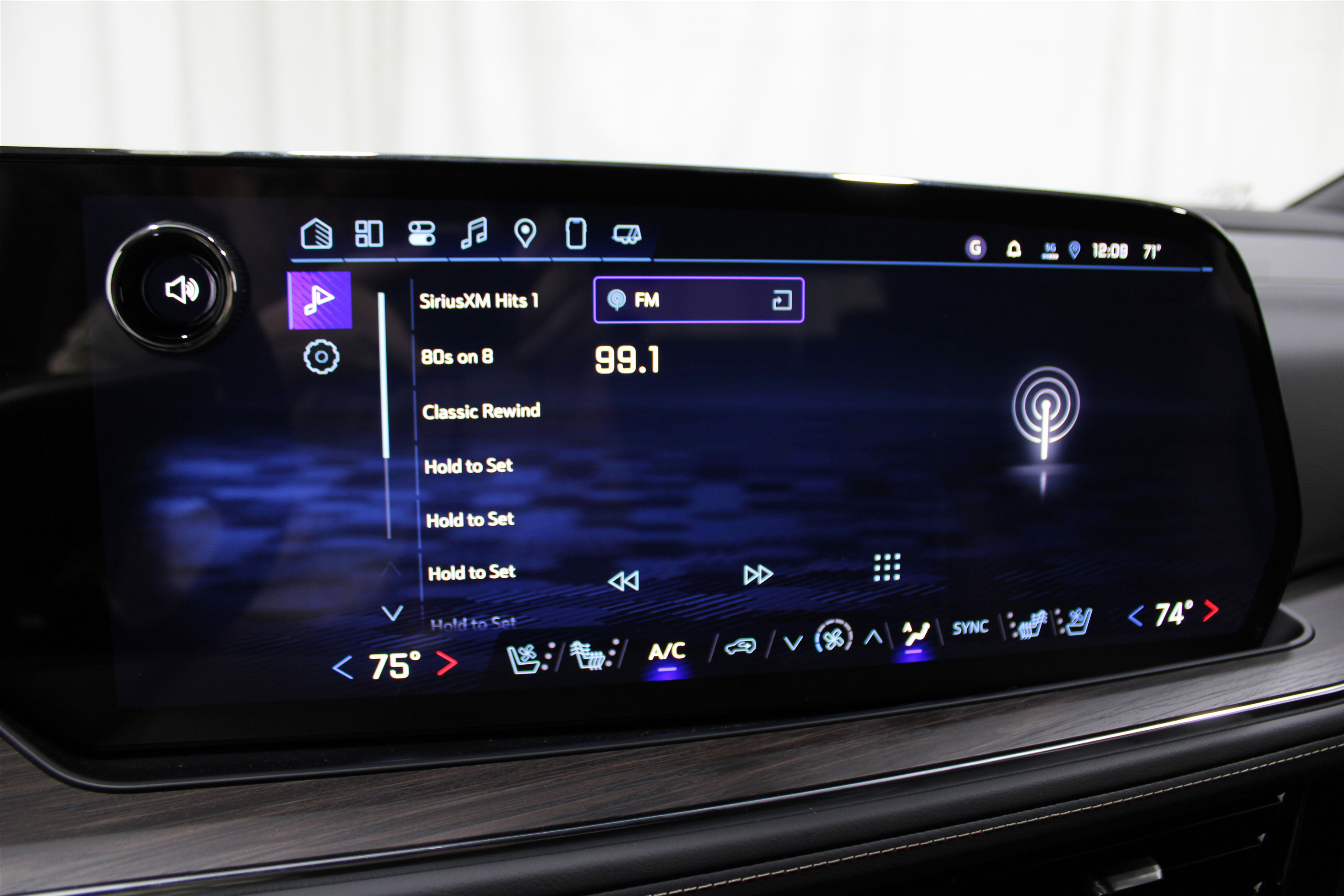 2025 Chevrolet Tahoe Premier photo 3