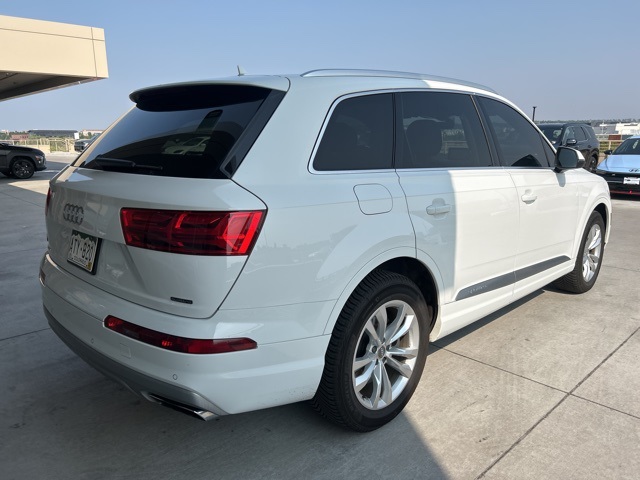 2019 Audi Q7 55 Premium Plus photo 2