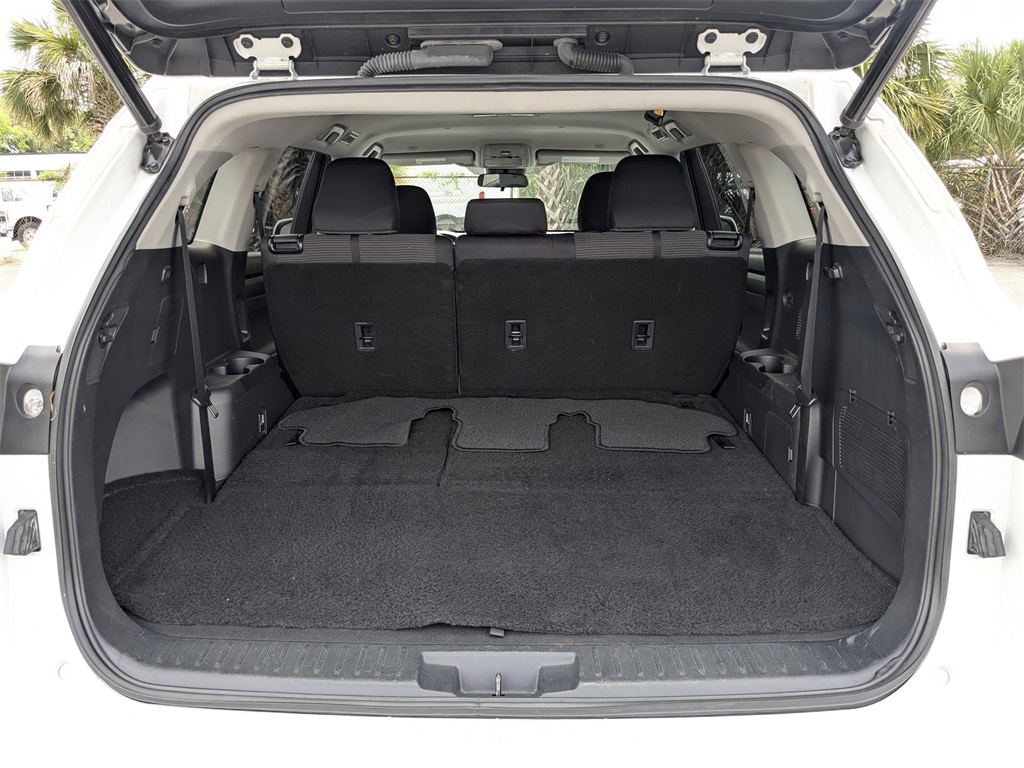 2023 Toyota Highlander LE photo 11