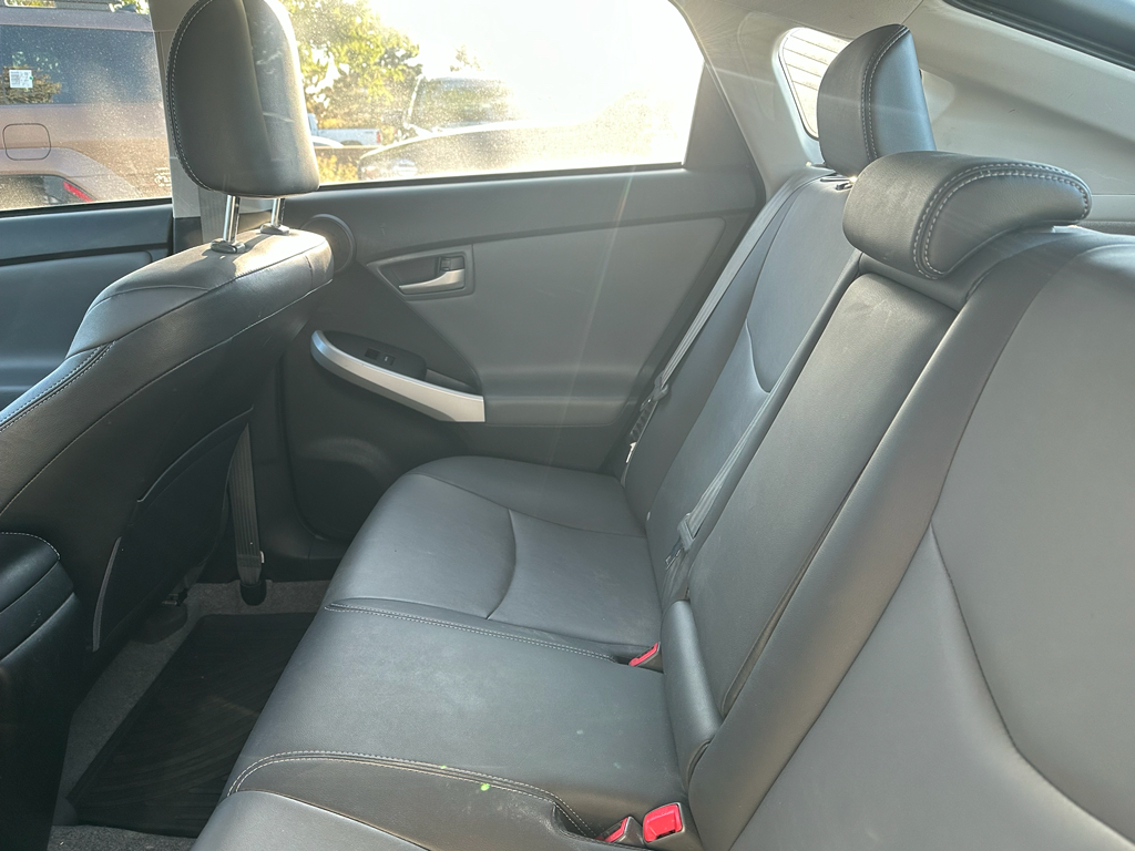 2013 Toyota Prius Four photo 3