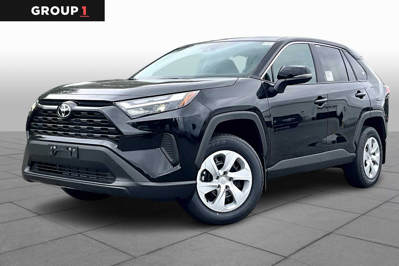2025 Toyota RAV4 LE's photo