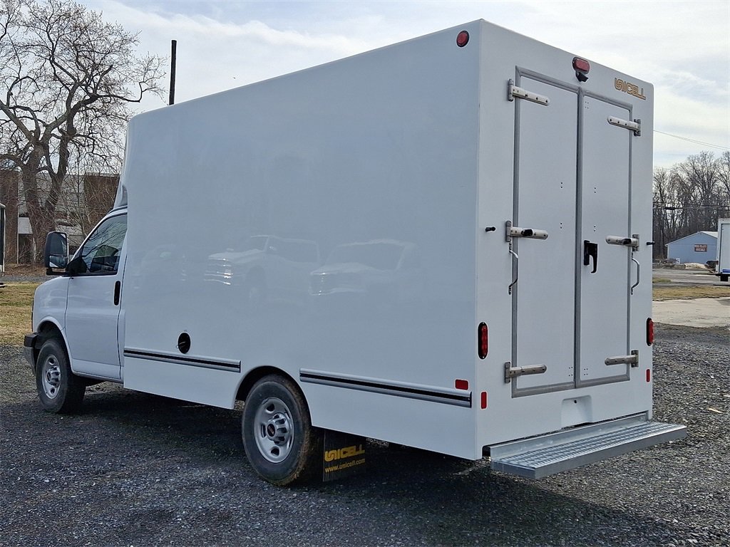 2025 Gmc Savana Cutaway 3500 photo 3